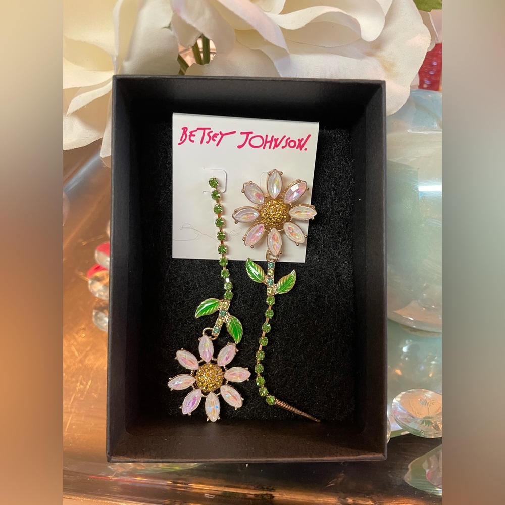 Betsey Johnson flower 🌺 earrings
